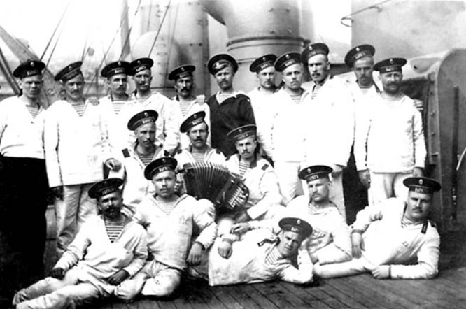 Матросы Гвардейского экипажа на Варяге, лето 1917 г.